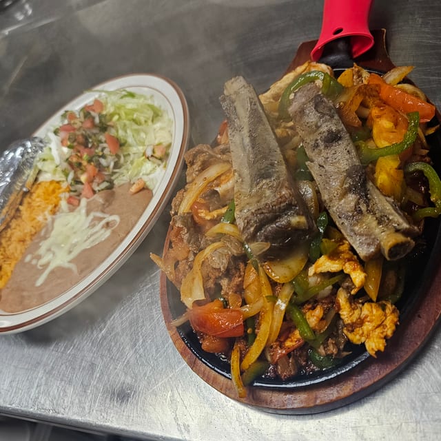 Parillada Deluxe Fajita.